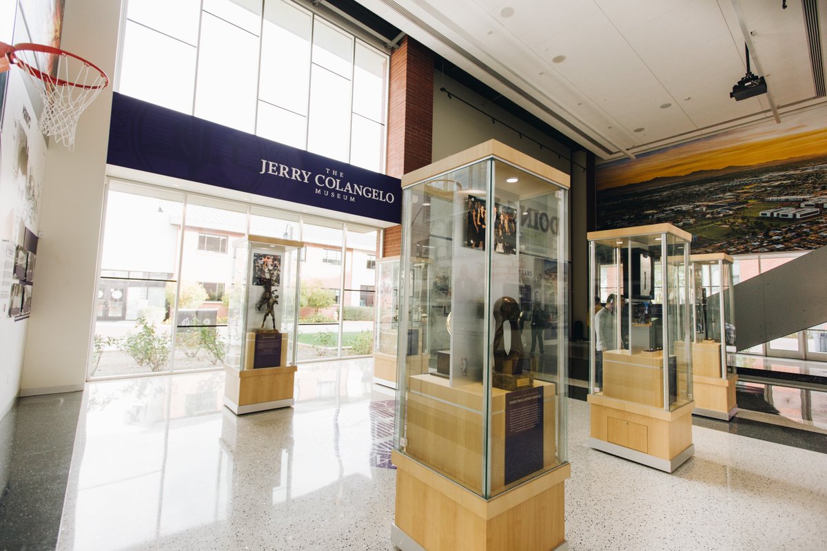 ColangeloMuseum's tweet image. It's Daylight Savings Weekend (unless you're with us in Arizona)! This Sunday, don't forget to set those clocks forward an hour! ⏰