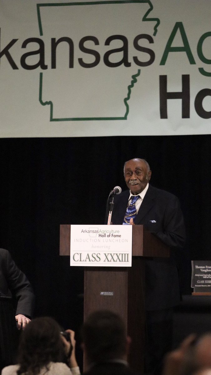 AgWriterArk's tweet photo. Thomas Vaughns always wanted to be a county
@uaex_edu agent. He said #extension agents
help raise more than commodities, also raise young people to a better life and in to college #AAHOF2020 https://t.co/zoSn52q9nO