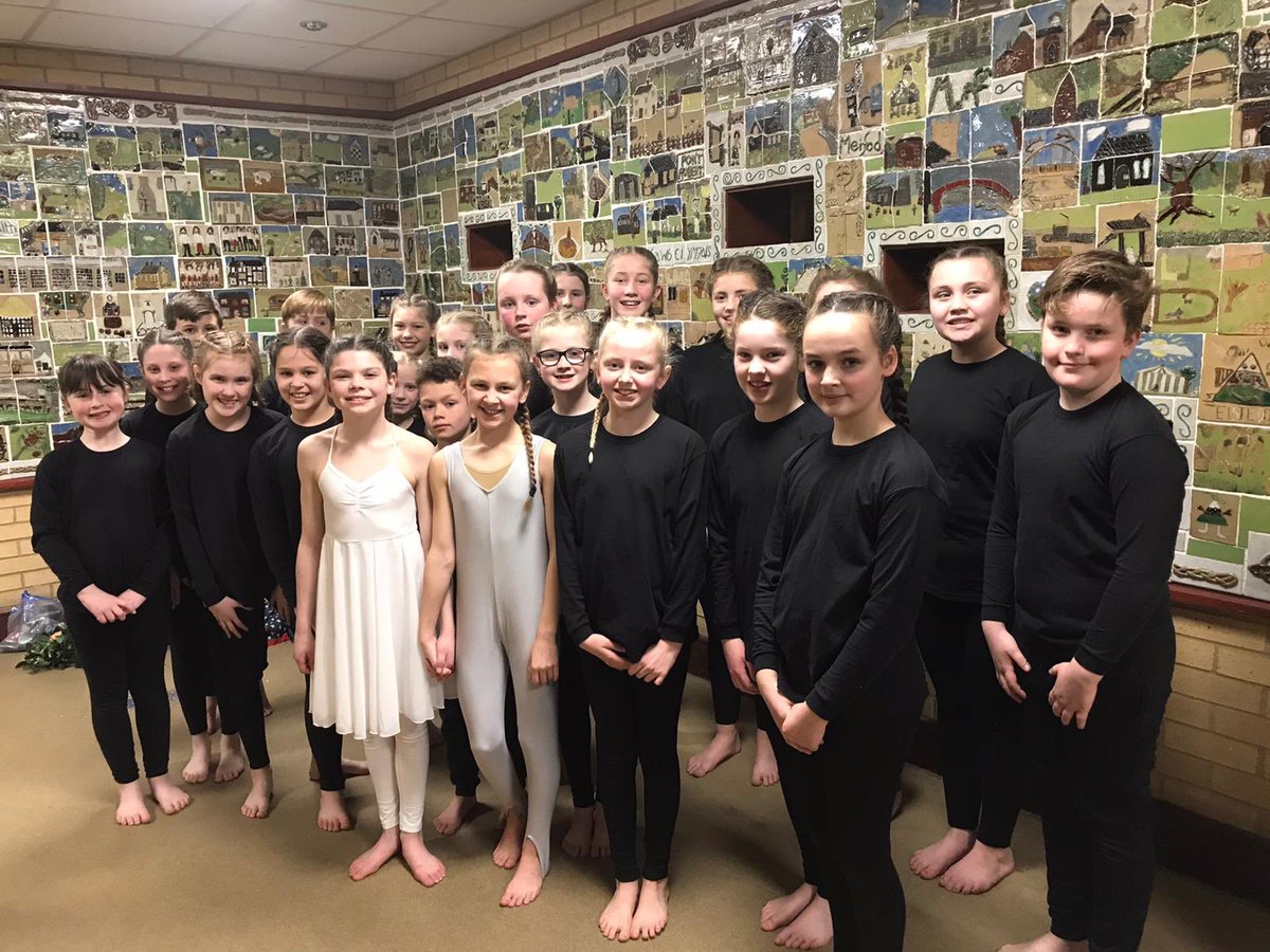 A MASSIVE congratulations to all who competed tonight at the Urdd Dancing competition. A very successful evening.
🥇Folk Dance Under 10
🥇Folk Dance Under 12
🥇Creative Dance
The hip hop group dance and individuals were fantastic too 🙌🙌