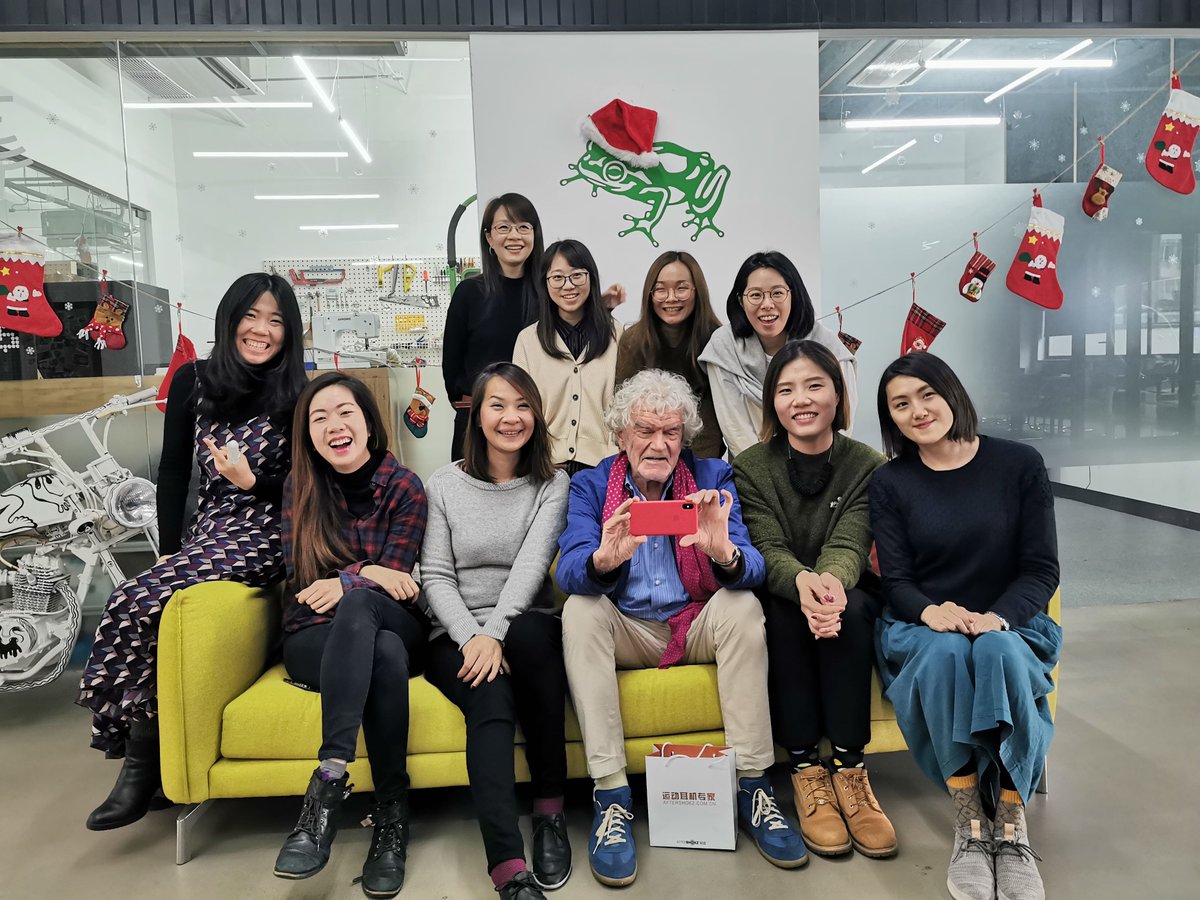 frogdesign's tweet photo. Thank you to our frogs from all across the pond for doing your best work, every single day. Happy #EmployeeAppreciationDay. #lovewhatyoumake https://t.co/d1Z7IoYKG5