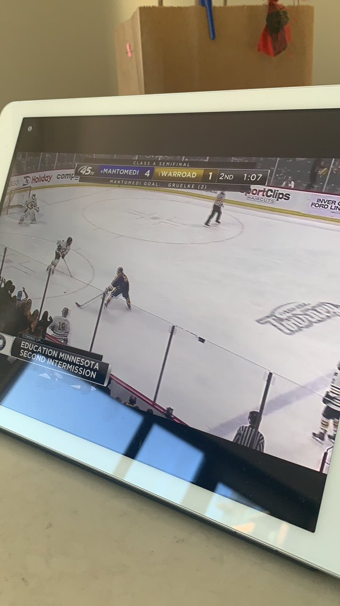 BenjaminM_10's tweet photo. @tourney__20 let’s go fellas, make history!! #mahtomedihockey #tourneyson45TV https://t.co/fZXjdUjTWr