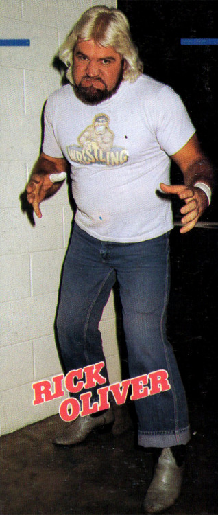 紙切りデスマッチの鬼 En Twitter リックオリバー ゲシュタポ さん亡くなったんだ プロレスラーの私服ってオシャレだと思ったことないけど このオリバーのロールアップしたgパンにtシャツ姿はめちゃカッコいいと思ってた この裾のつんつるてん具合が最高なんだ