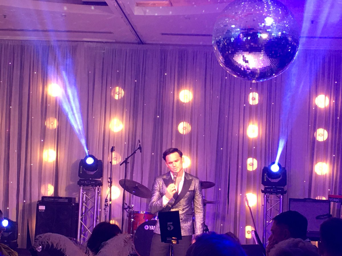 padzerely's tweet photo. Dancing in the dark 🕺 🎤@gareth_gates #mirrorball20 https://t.co/0KhlZjQf5J