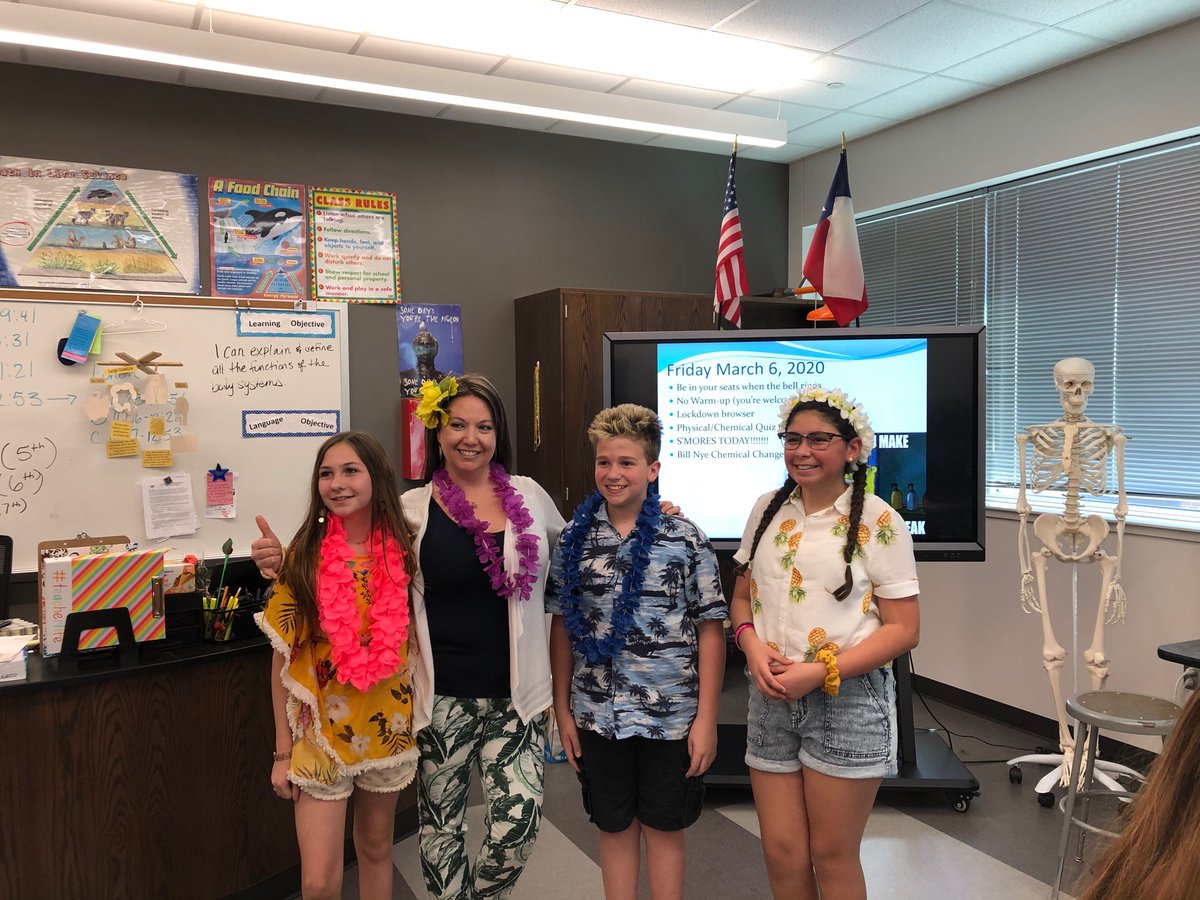More Aloha fun!!! 🐡🍍🥥🌴🌺