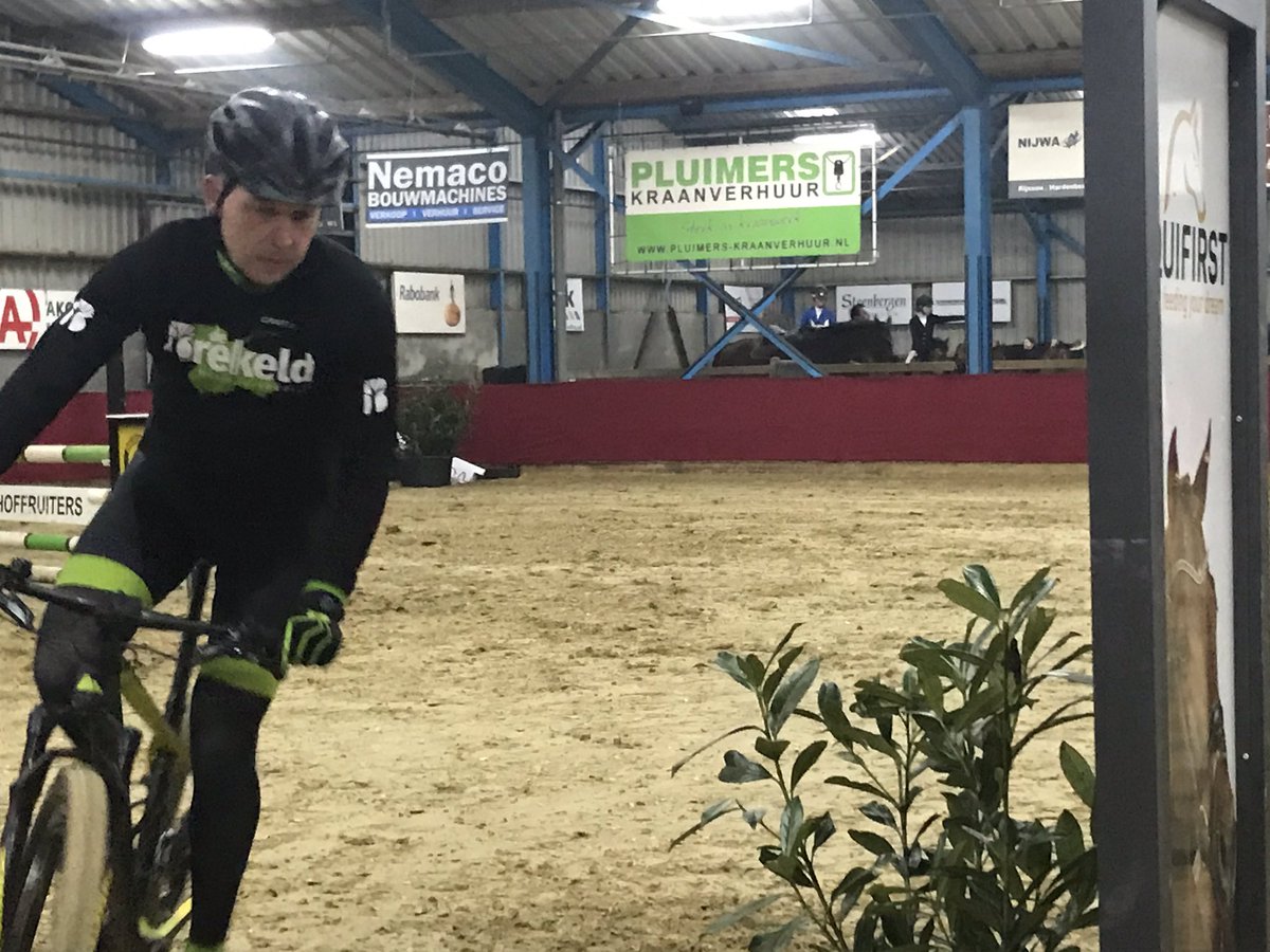 FrankGlaubitz's tweet image. avondje teamsporten tussen de paarden 💪 met ons #teamR4D 🚴‍♂️ tijdens 🐎#hotra2020 opbrengst 💰 voor @Duchenne_Heroes @duchennepp