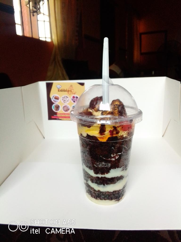 adetolao__'s tweet photo. Guuuys our cake parfait still dey hot hot😜
Going for #800 each 😳😢😢😘
Place your orders please.
Kindly RT if you come across this.
#nysc
#Obesere #UltimateLoveNG #FridayFeeling
#oinn https://t.co/mqyyQPkLZ3
