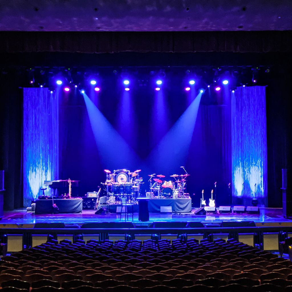 bbmannhall's tweet photo. Are you "coming out" #FortMyers? The #BBMannHall is setting up for @dianaross 2020 Live in Concert. ๐ Be sure to tag us if you're coming to the show tonight! (@bbmannhall) https://t.co/JqrywsrBAt
