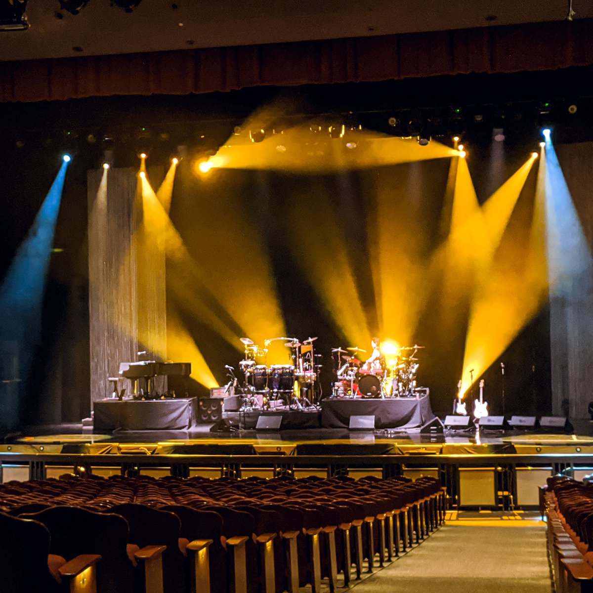 bbmannhall's tweet photo. Are you "coming out" #FortMyers? The #BBMannHall is setting up for @dianaross 2020 Live in Concert. ๐ Be sure to tag us if you're coming to the show tonight! (@bbmannhall) https://t.co/JqrywsrBAt