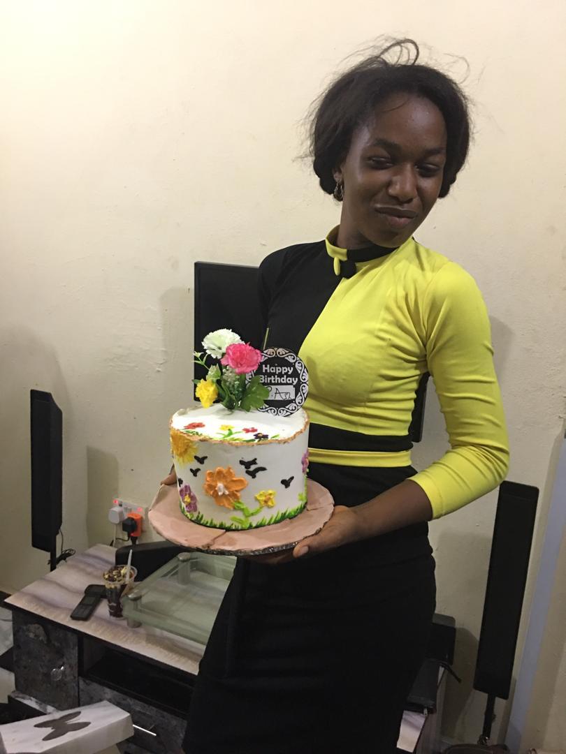 adetolao__'s tweet photo. Made this palette painting cake for my sis and she loved it 😉😳😳😍😍😍😘😘
Just 12k ❤❤😜
#nysc
#obesere
#oinn
#UltimateLoveNG #ghanaindependence https://t.co/ak89ZhchvJ