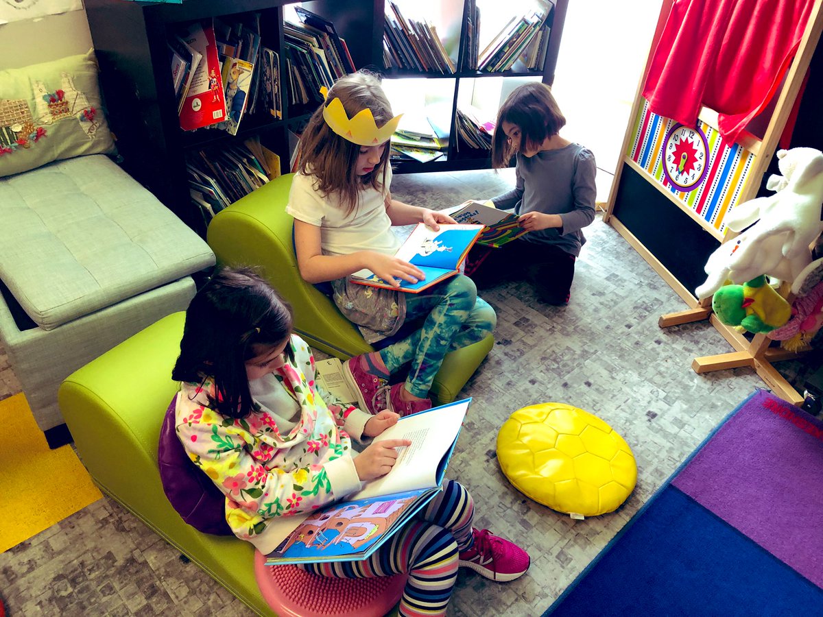 Estudiantes de primer grado en la clase de Sra. Tavera se colaboran en su nuevo espacio de aprendizaje #FlexibleLearningEnvironment #EHSI #OrgulloDeÁguila #EPSchools