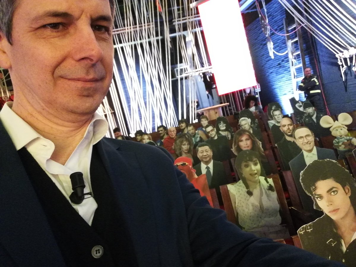 paolocelata's tweet photo. Pubblico un po' rigido ma prestigioso stasera a @welikeduel https://t.co/fPMzRuEm4P