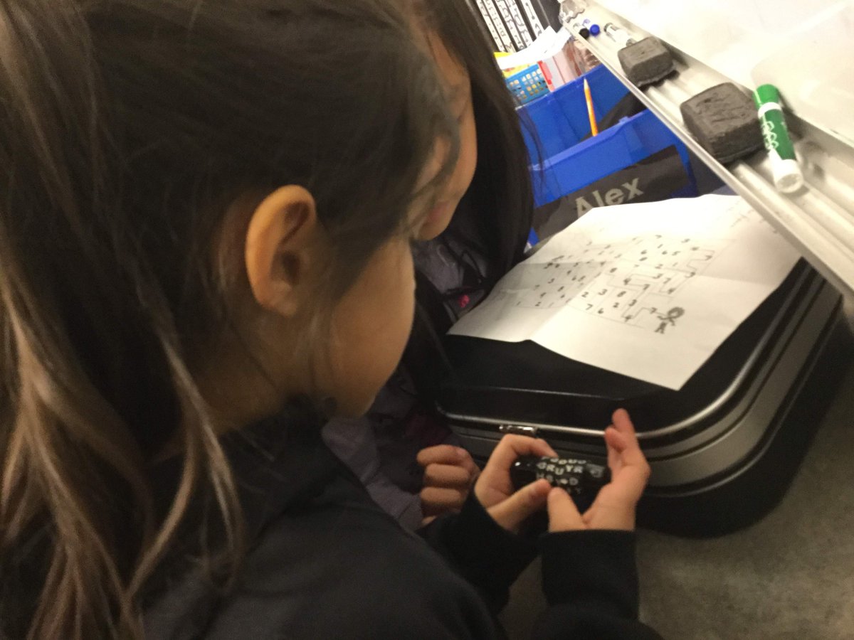 ELforestfriends's tweet photo. Reading forts and a Dr Seuss themed escape room to end our Read Across America week for 3rd and 4th grade EL students. #pvpride @D46El @breakoutEDU https://t.co/YT162dFVES