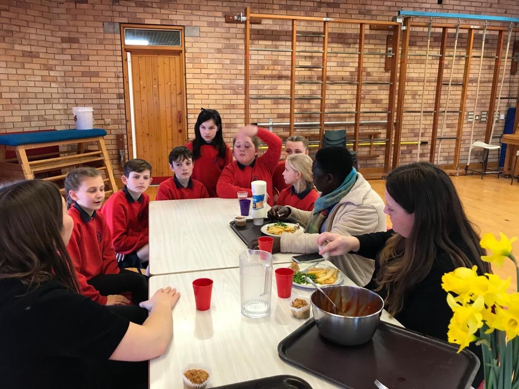 Dathlu pythefnos Masnach Deg a chroesawu Jenipher Wettaka Sambazi, ffermwraig goffi o Uganda, i’r ysgol. 
Celebrating Fair Trade Fortnight with Jenipher Wettaka Sambazi, farmer from Uganda. @ffion_storer