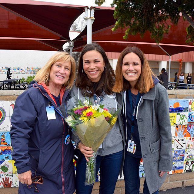 Celebrating our Teacher of the Year for 2020...Celebrando la maestra del año, Sra. Connors!! ift.tt/32VjYSw