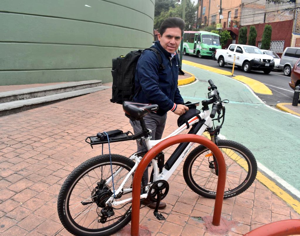 RaulParedesP's tweet photo. Los viernes el personal de @AlcaldiaMHmx usa transporte público, se sube a la bici o patines, camina. Nuestro planeta lo pide, démosle un respiro al planeta. #YoMeBajoDelAuto #ViernesSinAutoMH https://t.co/0DYmqmEvD5