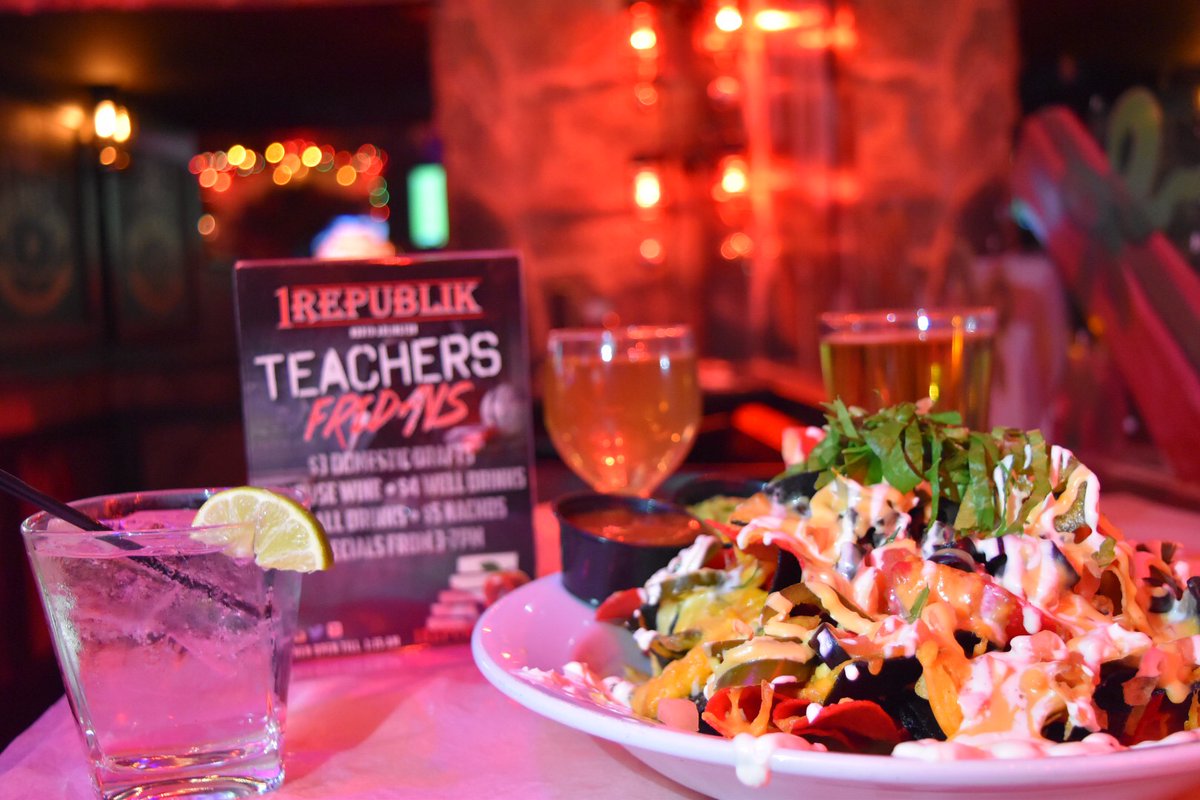 1RepublikNA's tweet photo. You want to have fun on Fridays? Don't wait too long and visit us at 1Republik! 🍹🍸
#northarlingtonnj #1republik #food #drinks #drinksspecials #1republiknortharlington #sportsbar #foodspecials #njfoodie #bar #music #dailyspecials #northarlington #party #fun #teachersfridays https://t.co/2OqvoUlPGD