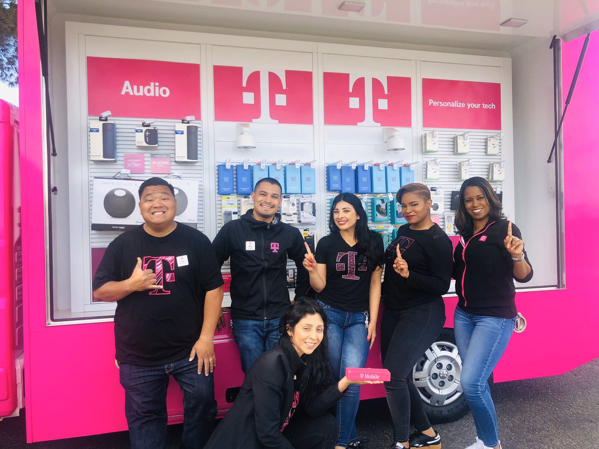 ShenitaLockhart's tweet photo. They say time flies when you’re #Winning. Our #Ridgecrest location is celebrating it’s 1 year Magentaversary! Congrats  @StaycJohn07 &amp; team...I appreciate all the hard work you’ve put in over the last year building our T-Mobile brand in a rural community. 🎉🎉@JordanaThorburn https://t.co/L83QefYvyj