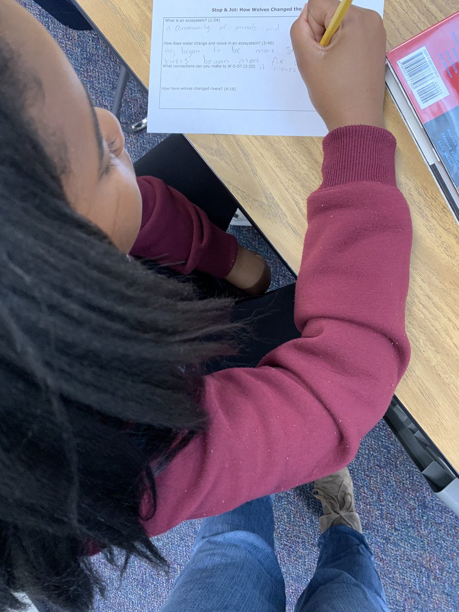 #Fierce5th tried a new strategy from The Teacher Toolkit shared by #MISDINSYNC. “Stop and Jot” lead to great collaboration and enthusiasm toward upcoming research.#WalStars #WalkerMOI