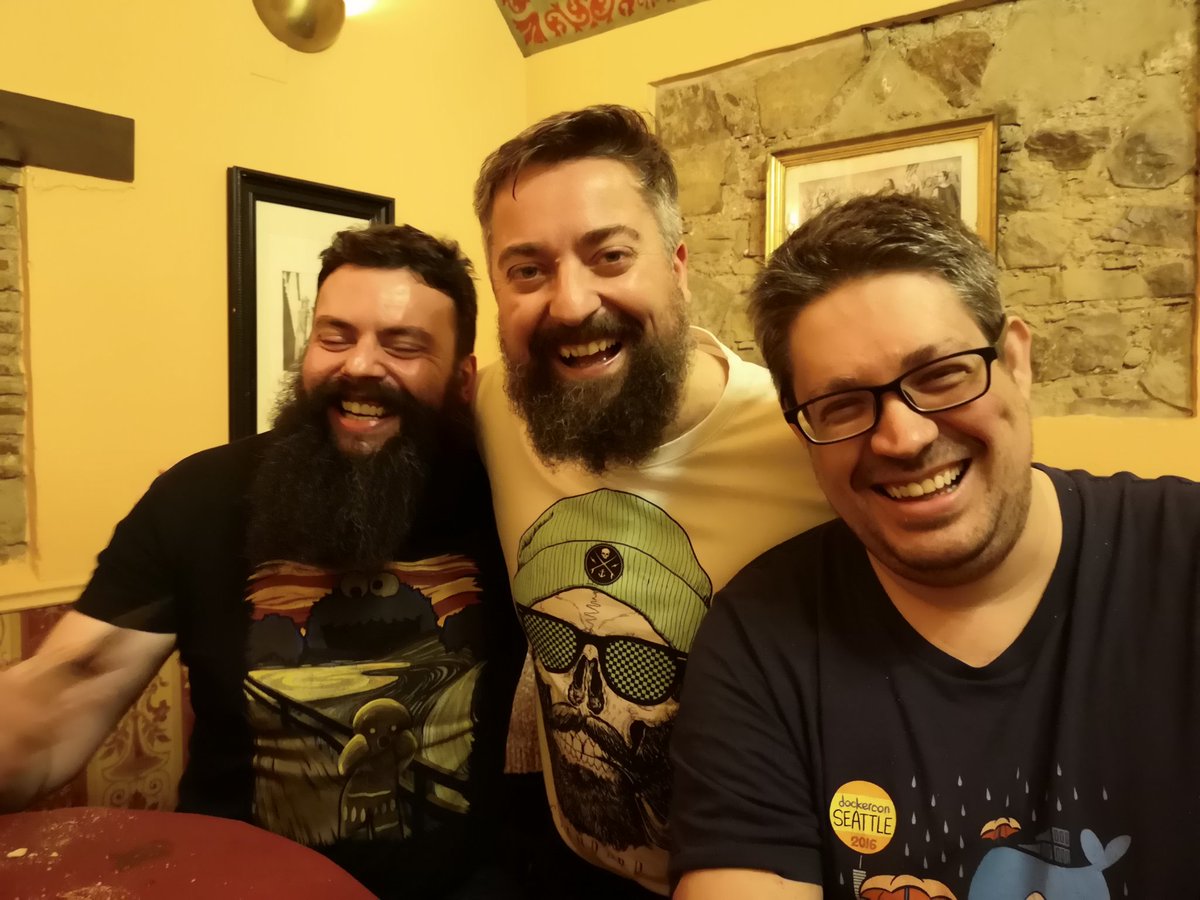 Curratore's tweet image. Unas risas post conferencia @DevOpsDaysCC @mcuadros_ #DevOpsDaysCC20 #Caceres