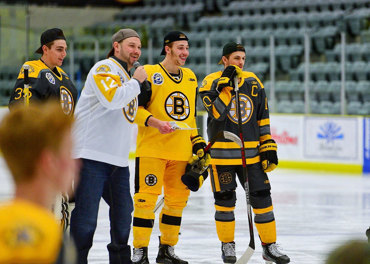dannyyouwin's tweet photo. Itโs been another AMAZING season with the @estevanbruins! ๐ป๐
Congrats to our players on a great year so far, but the real season is just starting...letโs take our time with it, shall we? ๐ #WhyNotEh #MyTeamIsBetterThanYourTeam #SJHL https://t.co/IThXy01fYR