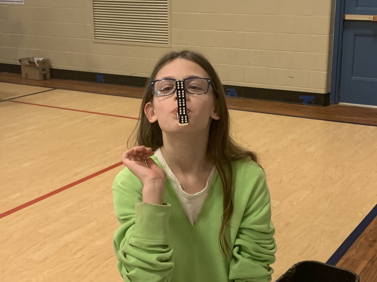 MattFreund3's tweet photo. Celebrating STAR behavior at the Star Party by playing some Minute to Win It games! @VV_Voyagers #fourthgraderocks #viewourstory #enjoytheview https://t.co/AywLWNiTTu