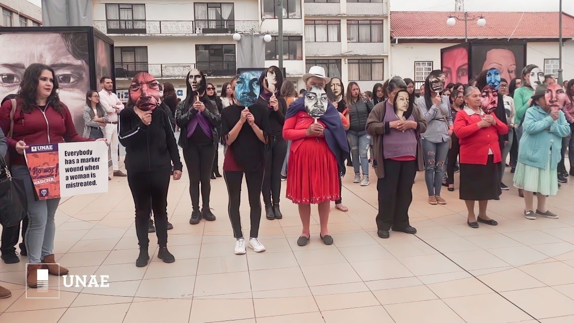 UNAEcuador's tweet photo. #8M | #Azogues Este viernes realizamos un plantón, en conjunto con el @MAzogues y #Sofami, por el Día Internacional de la Mujer. Iniciamos con un performance que mostraba rostros de exposición artística "Míralas, mírate" de Enrique Estuardo Álvarez. https://t.co/JIyCKFhHlZ
