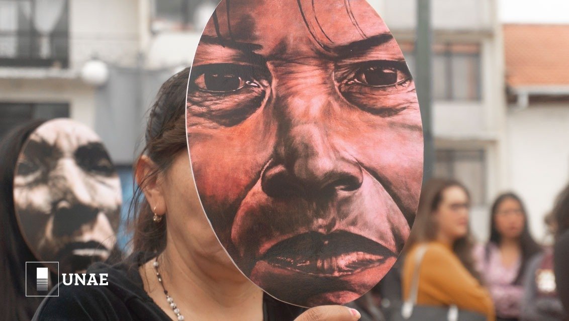 UNAEcuador's tweet photo. #8M | #Azogues Este viernes realizamos un plantón, en conjunto con el @MAzogues y #Sofami, por el Día Internacional de la Mujer. Iniciamos con un performance que mostraba rostros de exposición artística "Míralas, mírate" de Enrique Estuardo Álvarez. https://t.co/JIyCKFhHlZ