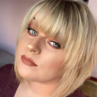 laurafromschool's tweet photo. #NewProfilePic #selfie #portrait #blonde #mac #makeup https://t.co/tzeH7LOK9I