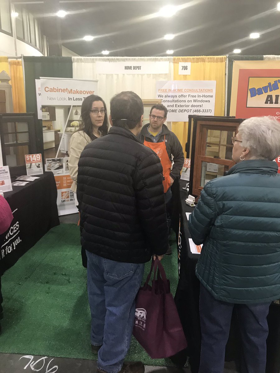 BatmanofHD's tweet photo. Teamwork in effect at the Worchester Home Show! #successiscertain #HDIS @scotylee @Williams2Bryan https://t.co/fh0Yftkk5E