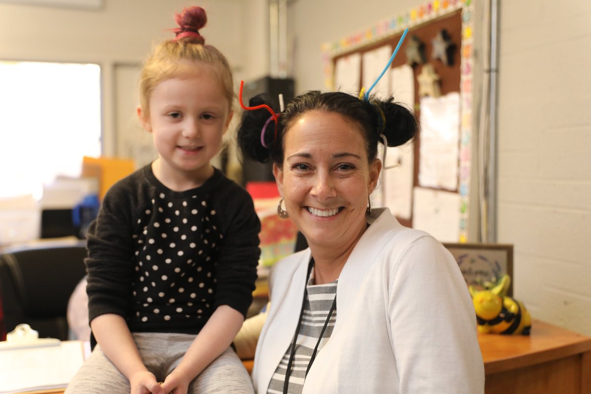NaugatuckPS's tweet photo. Our friends at #WesternElementarySchool sure had crazy hair yesterday! Celebrating #ReadAcrossAmericaWeek! https://t.co/P77ULarc96