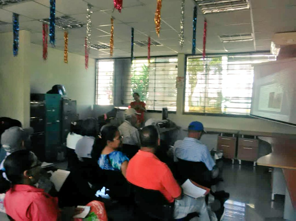 FondasLara's tweet photo. #6Mar | #UTICEX | Taller sobre Principales Agentes Causales de Enfermedades en Cultivos Frutales dictado por los Ing. Belkis Camacaro, América Montero y Daunarima Renaud del @iniavenezuela
#ChávezPresenteYFuturo
@NicolasMaduro
@gestionperfecta
@pjae2017
@ejavierds https://t.co/HKRYum6nsP
