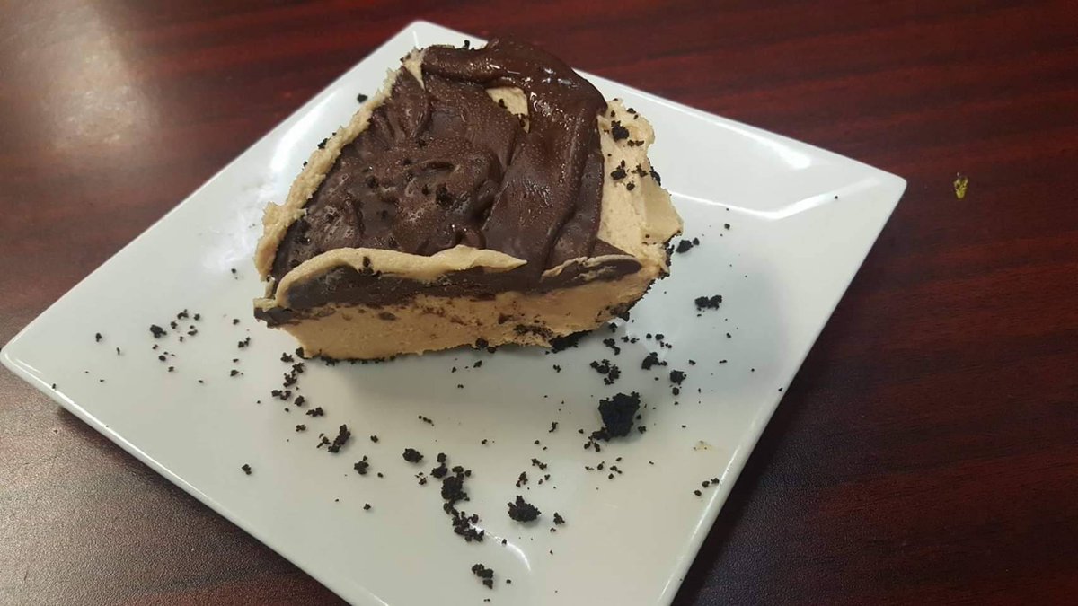 DamonsgrillMB's tweet photo. Friday specials
Starter: fried pickles
Entree: 10oz ribeye with gorgonzola topper
Catch: tuna
Dessert: peanut butter pie https://t.co/HPJI0ZuNtp