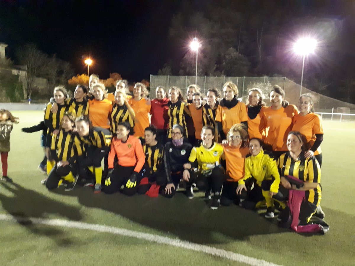 Les Veteranes han guanyat aquest divendres un amistós a Torrelles per 0 a 4 (Ruth, Vero, Sonia i Toi), adelantant la celebració del dia de la dona del proper diumenge. Bon partit de les veteranes que segueixen imbatudes aquesta temporada. Força Veteranes!!