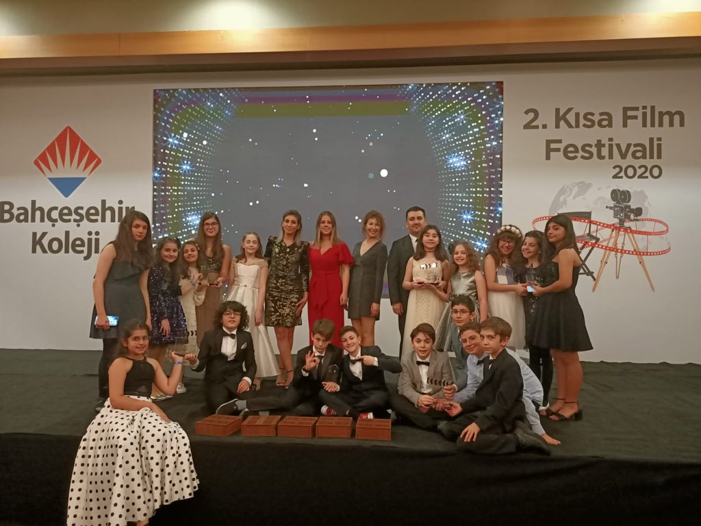 cnnguler's tweet photo. 2. Kısa Film Festivalinde 19 Mayıs Kampüsü öğretmen ve öğrencileri olarak 5 dalda ödül almanın gururunu yaşıyoruz📽
⭐️En İyi Film
⭐️En İyi Kurgu
⭐️En İyi Yönetmen
⭐️En İyi Oyuncu
⭐️Jüri Özel Ödülü 
@EnverYucel @Savas_BOYAR https://t.co/jL6M6q3YZF