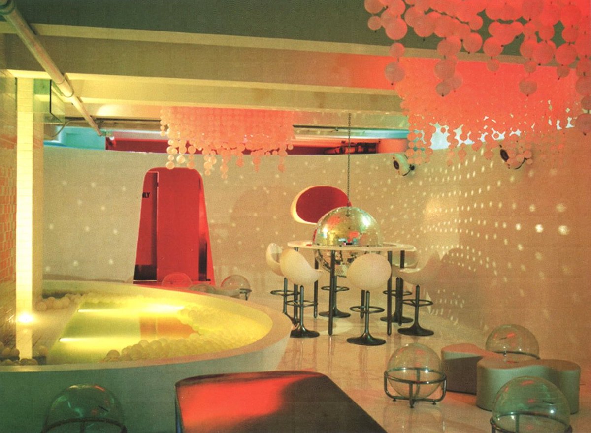northstardoll's tweet photo. highline bar, NYC, designed by charoonkit thahoong (2004-2008) https://t.co/hcRTjYLb88