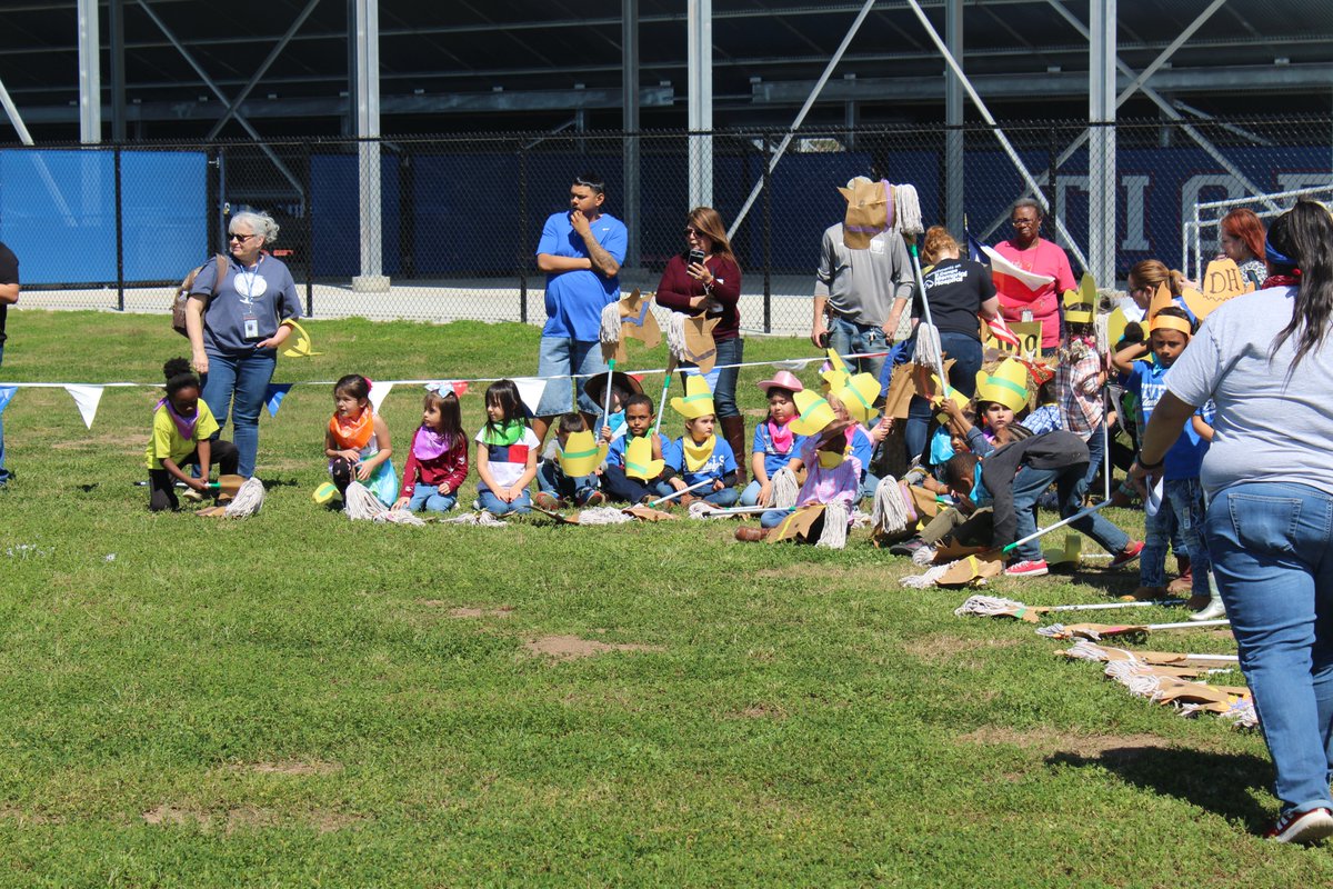 SivellsElem's tweet photo. Our Kindergarten classes had a great time at their 'Kindergarten Rodeo' this afternoon! Thank you to everyone that helped make this event so much fun for our students! #wearewharton #sivellsstrong #sivellsrules #sivellsrocks #sivellssuccess #kinderrodeo https://t.co/trb6eekCSS