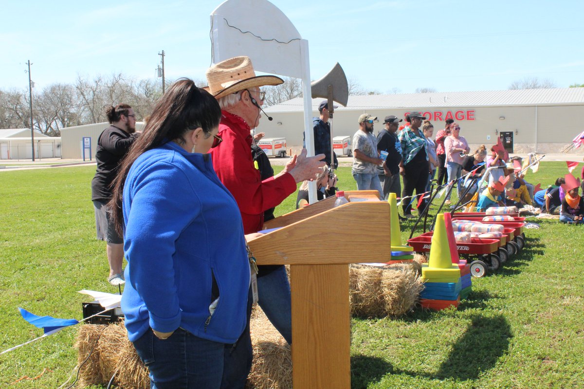 SivellsElem's tweet photo. Our Kindergarten classes had a great time at their 'Kindergarten Rodeo' this afternoon! Thank you to everyone that helped make this event so much fun for our students! #wearewharton #sivellsstrong #sivellsrules #sivellsrocks #sivellssuccess #kinderrodeo https://t.co/trb6eekCSS
