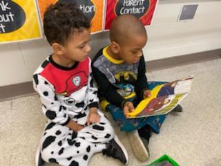 KrosalesL's tweet photo. Buddy reading with First Graders📕📕 @FlossmoorHills @D161Supe https://t.co/l2HMkpXEYH