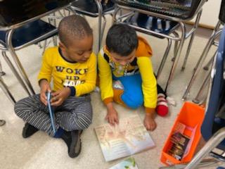 KrosalesL's tweet photo. Buddy reading with First Graders📕📕 @FlossmoorHills @D161Supe https://t.co/l2HMkpXEYH