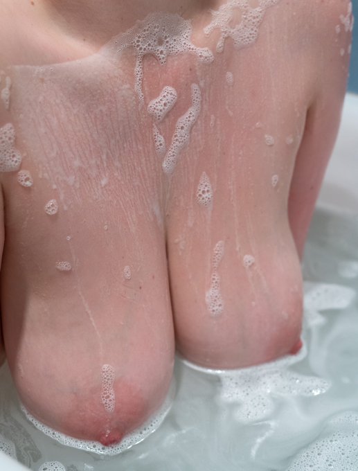 Who likes milky boobs https://t.co/mhfyRI00ev