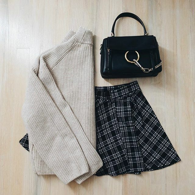 themeldivision's tweet photo. Doing some early pre-spring cleaning to give clothes I no longer wear or never wear a new home. Come visit my shop at https://t.co/oWcbGBYy3S! #closetsale https://t.co/bpQJv81cbh https://t.co/xjywBVFD1N