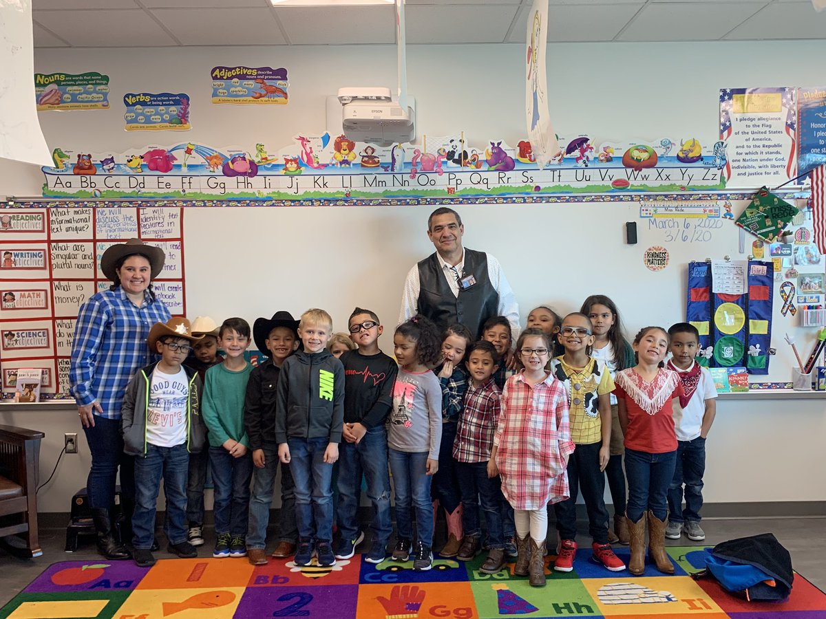 JMadrid_YISD's tweet photo. Thank you @HReyna_TECH for reading to @nrede_JCE’s class this afternoon! They loved your story! #BuffaloBUS #TeamSISD https://t.co/1Ix8dn4Sn9