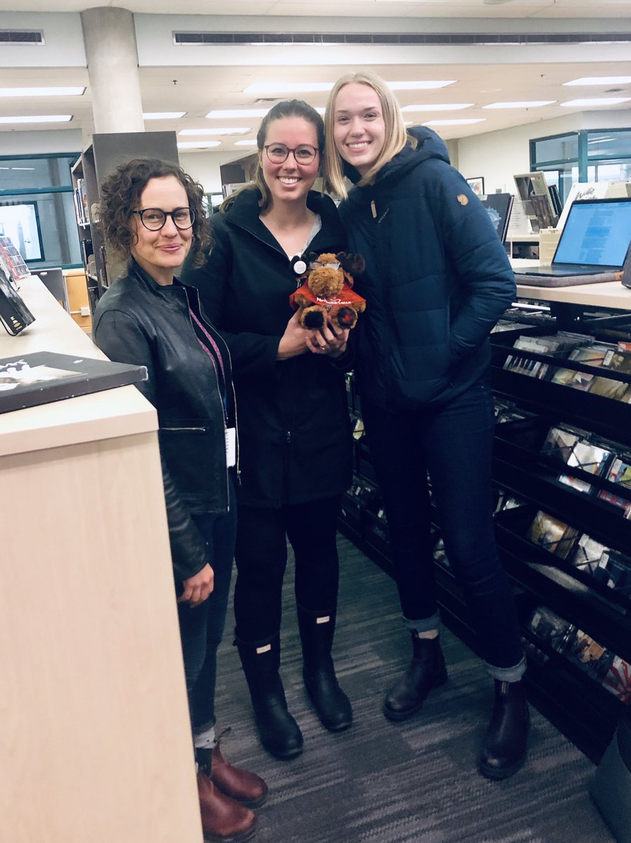 J_E_Nelson's tweet photo. Helping two fantastic ⁦@MacEwanU⁩ BScN students in the Library!
⁦@MacEwanLib⁩ ⁦@chlaabsc20⁩
#CHLAABSC20 #MooseOnTheLoose #MistyOnTheMove https://t.co/xOIPFPtKvM