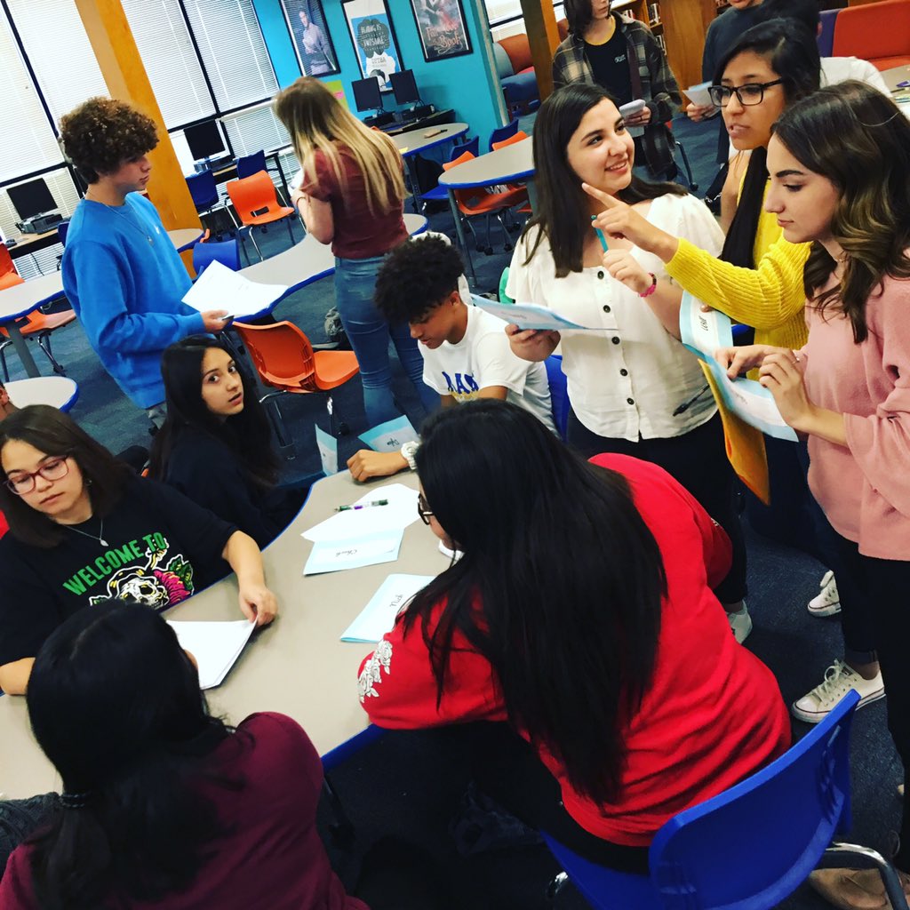 Finding the assailant with Ms. Beene before #springbreak2020 in the <a href="/centralbobcatl1/">centralbobcatlibrary</a> @CentralCan <a href="/SanAngeloISD/">San Angelo ISD</a>