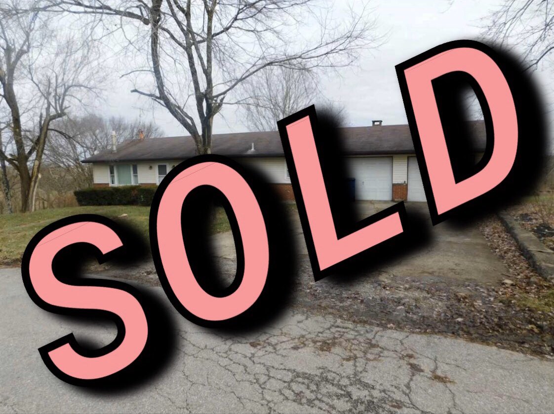 ashcraftrealty's tweet photo. Great way to start the weekend! We love our clients! https://t.co/maAnzaHAs0   #LandThePlane #FirstTimeHomeBuyer https://t.co/kw1GSMFgW1