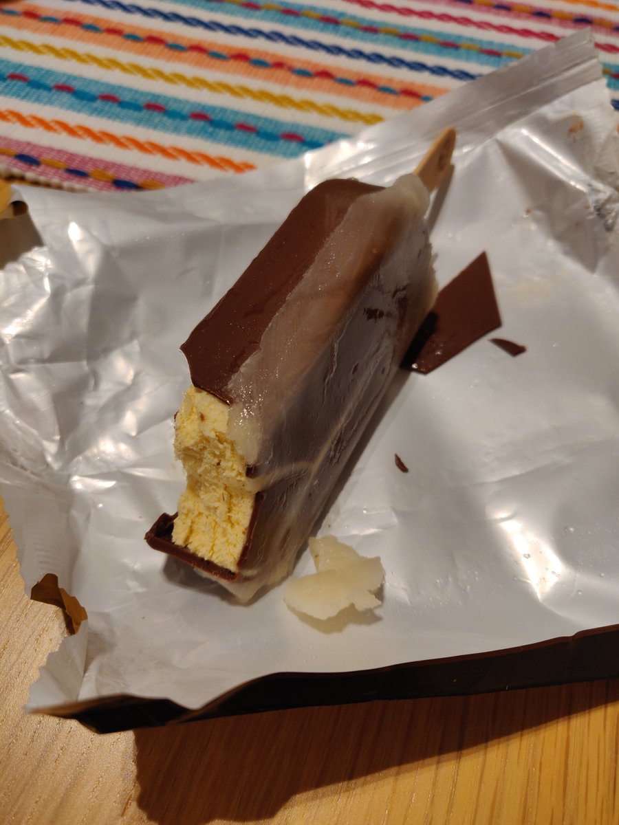 eduhoft's tweet photo. Seriously!? @Tesco @MagnumIceCream 
Opened our (usually delicious) magnums, purchased at Clapham South Tesco for dinner tonight, to find this massive pile of disappointment awaiting us. The whole box was the same. They should not be that colour! #notaclassicmagnum #puddingruined https://t.co/GOrbZvdKPa