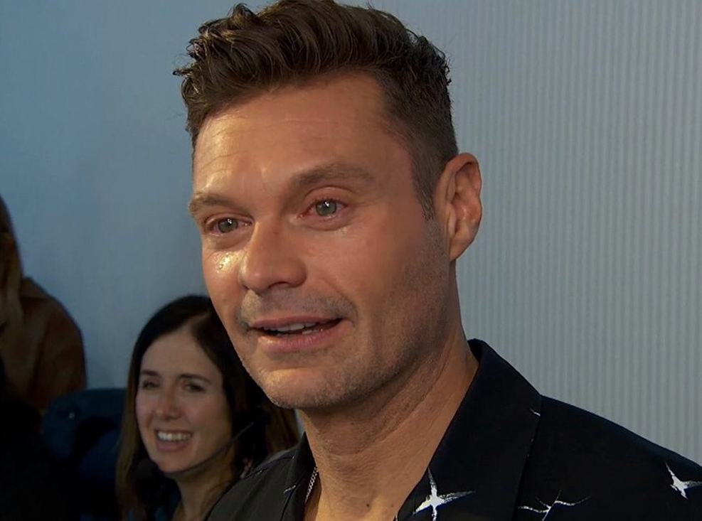 AmericanIdol's tweet photo. RETWEET NOW to #VoteRyanSeacrest as your favorite TV host...or he’s gonna cry more tears! 😭 #KCA #IdolOnSunday https://t.co/snx3nzWECB
