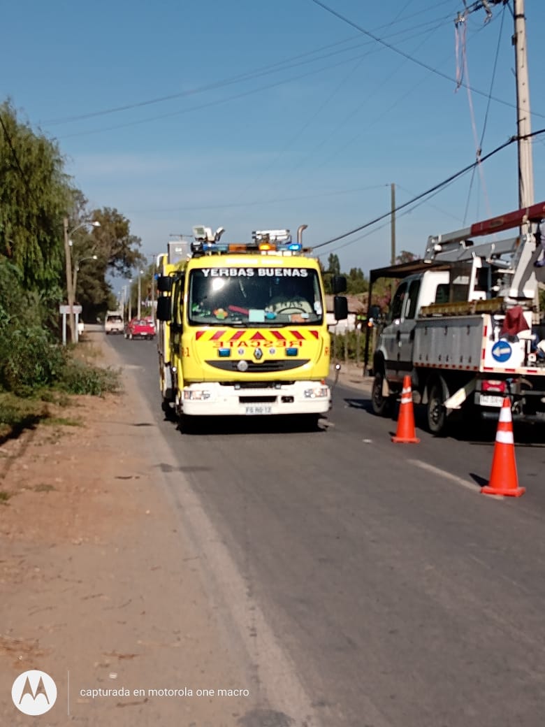 Durante la tarde nuestro personal con carro de especialidades R-1 trabajó en rescate de persona electrocutada en altura en Villa Puipuyen.