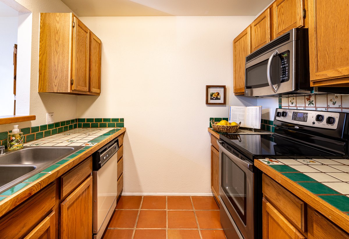 CBSantaFe's tweet photo. 🏠Open House🏠
Sunday 03/08: 1:00 - 3:00 PM

814 Camino De Monte Rey #111 | $225,000
2 BR | 1 BA | 899 SF
Listed By: Beth Caldarello | 213.321.7707
Presented By: Suzanne Caldarello | 573.673.9888

Look at this modern and bright condo with passive solar.
https://t.co/ok0PHa1fgt https://t.co/Sobk4y4RrW