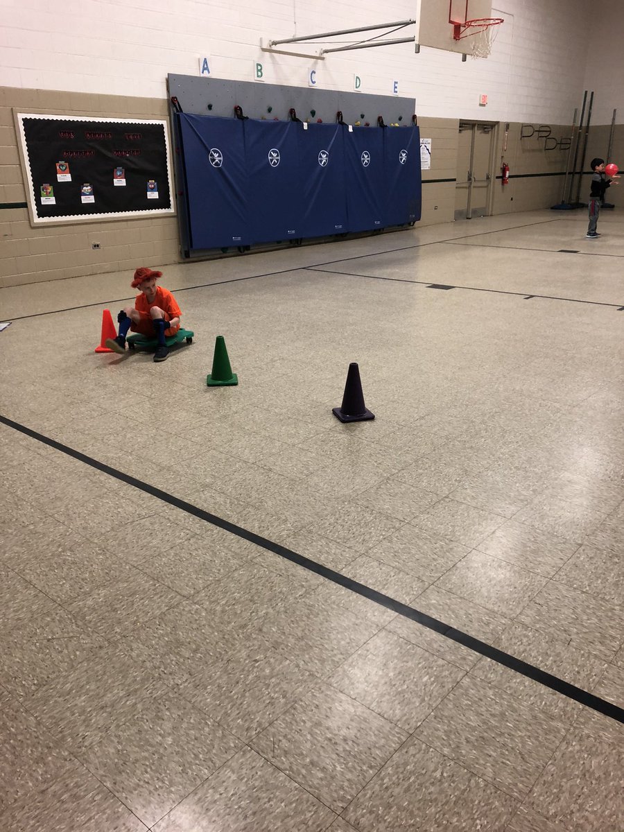 CoachS033's tweet photo. Dr. Seuss stations @SouthwestES with @teacher_b11 class! Thanks @BrendaW74032319 for station ideas! https://t.co/H4rY1s3IRG